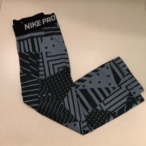 Nike pro cropped leggings